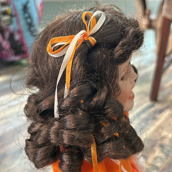 University of Tennessee Rocky Top UT cheerleader porcelain 16 inch doll w/stand - Picture 10 of 12